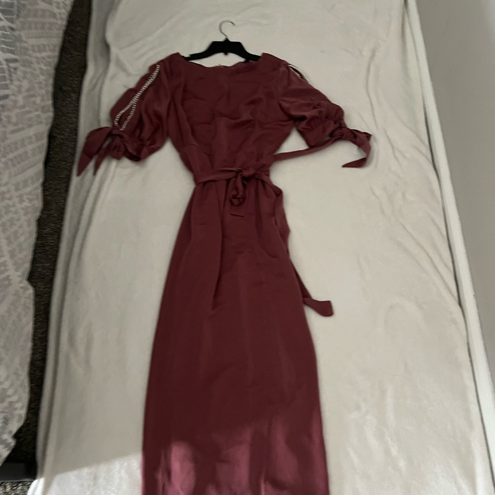 Elegant dark pink Dress with Tie Sleeves